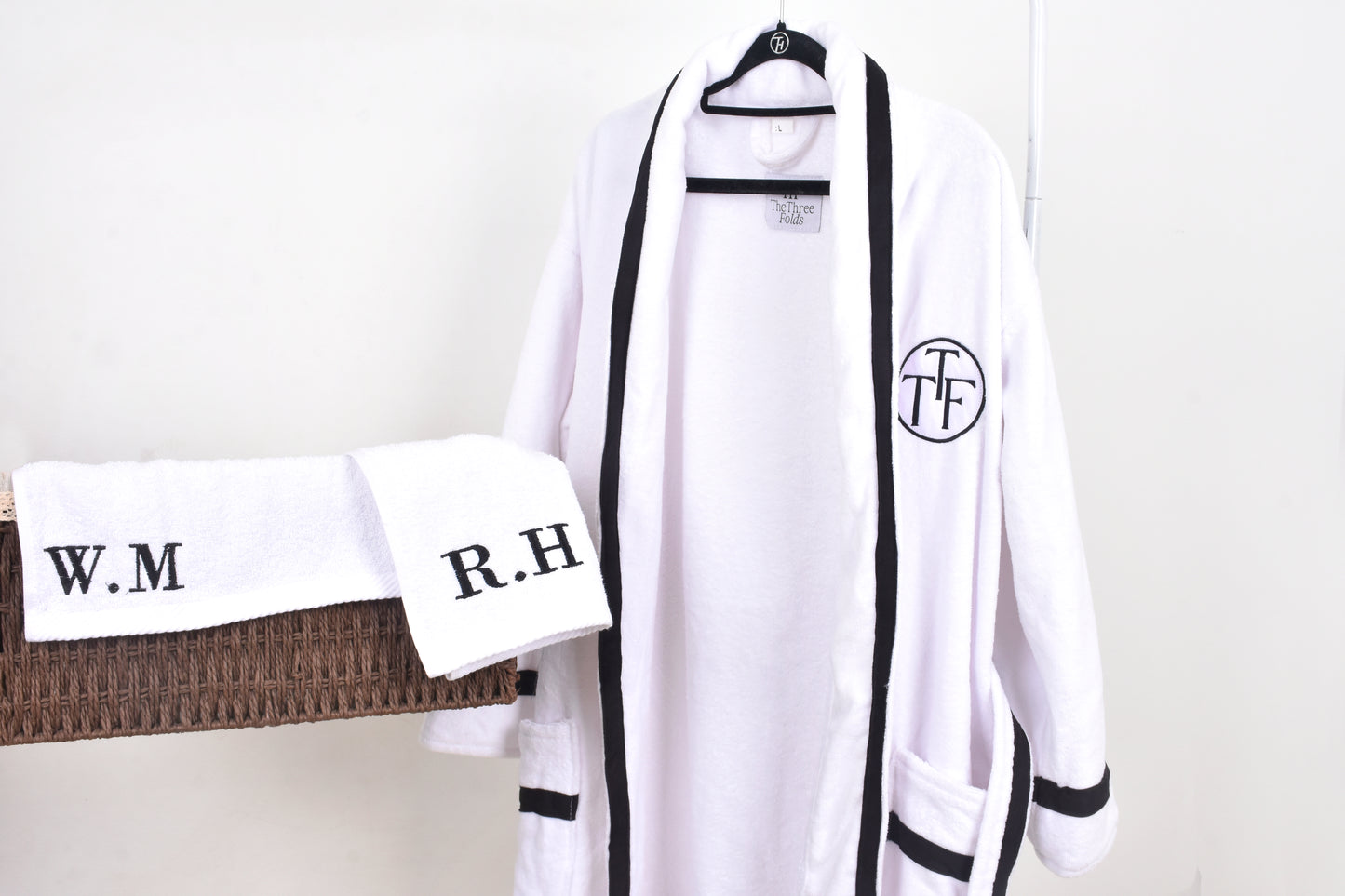 TTF CLASSIC BLACK&WHITE BATHROBE